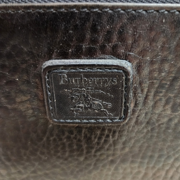 Authentic black leather vintage BURBERRY'S clutch converted to crossbody bag - Picture 2 of 9